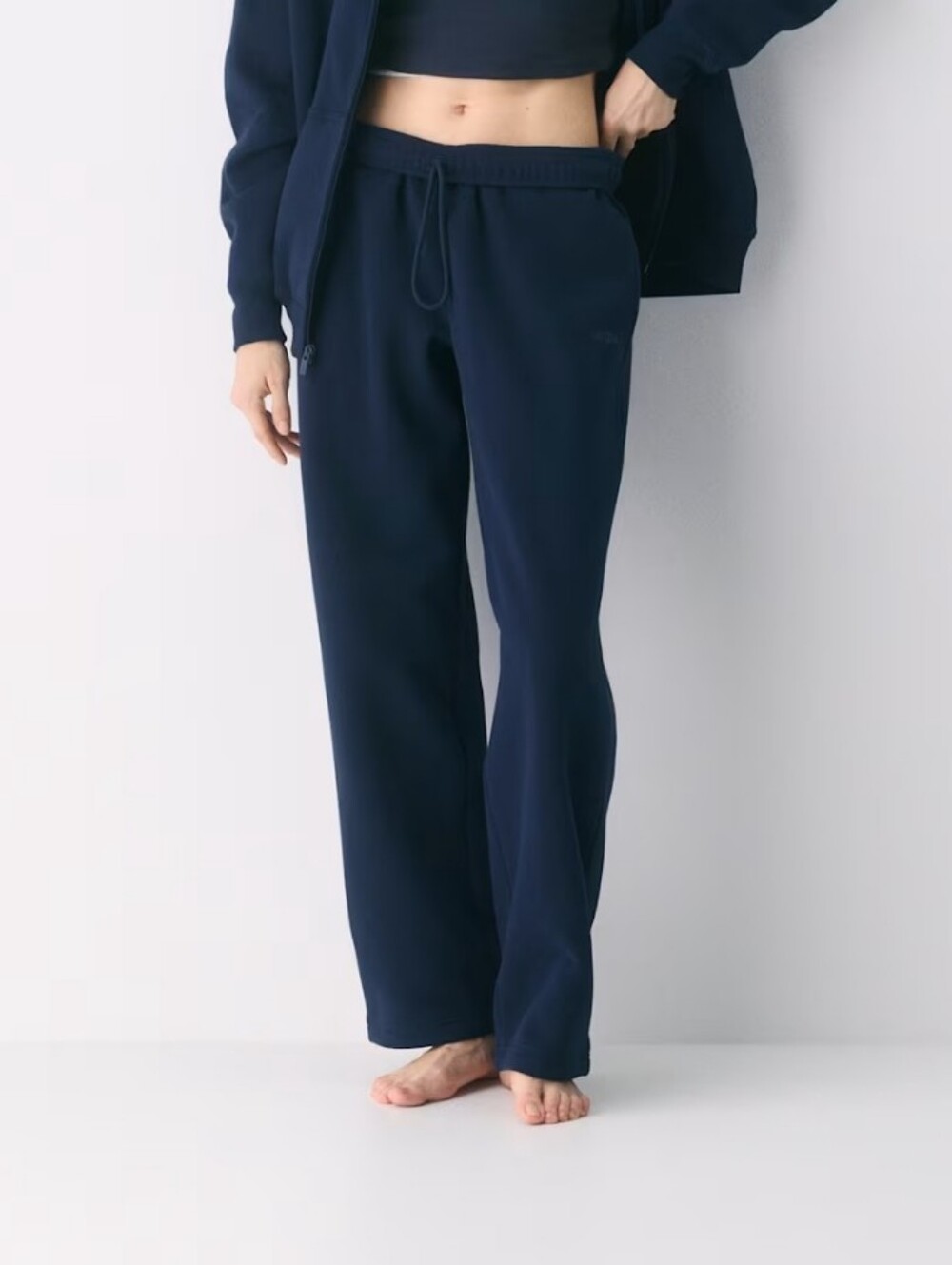 Aritzia Cozy Sweatfleece Mega Straight™ Sweatpant Size XS - Picture 2 of 16
